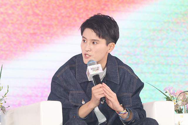 本部影片首要讲述了缉毒“斩风”步履实行六年，卧底在云南某镇月亮村5名差人，在三年内前后有3名遇难，斩盛行动一向没有本色性进展，上级决议派贺志远（西红士，廖顺劲饰）再次卧底月亮村。斩盛行动小组组长代号斩风，及其成员颠末特训终了后，前后分批次潜进月亮村，而袁新华（曹国强饰）没有颠末特训提早直接潜进月亮村，与斩盛行动其他成员间之间联系。贺志远潜进月亮村今后，与袁新华获得联系，两人起头对3名差人遇难和斩盛行动组长发生思疑。